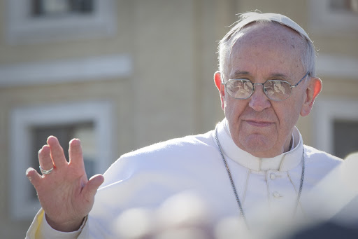 Papa Francisco saludando &#8211; pt