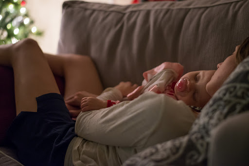 mamá y su bebé durmiendo &#8211; pt