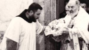 web-father-padre-pio-baby-jesus-christmas-public-domain-pd