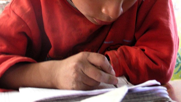 WEB3-SCHOOL-BOLIVIA-BOY-PEN-WRITING-Patrick Henry-CC