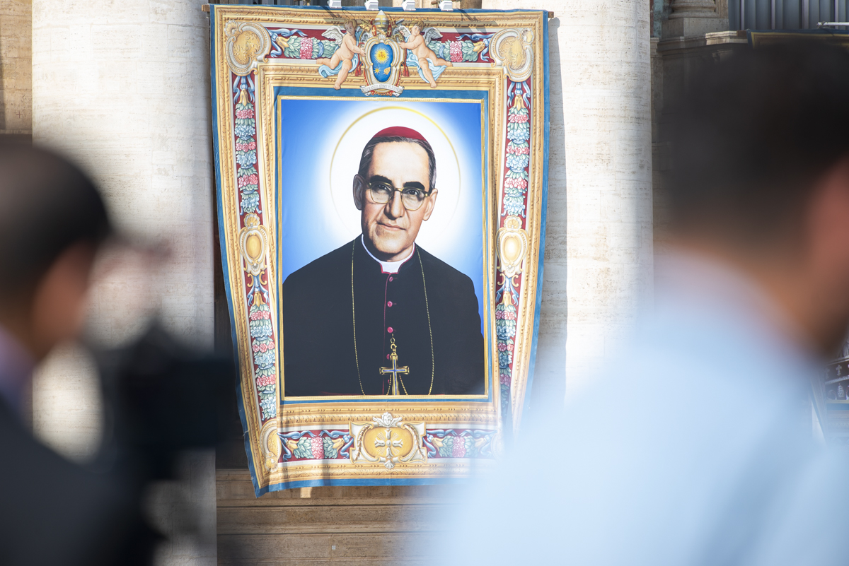Dom Oscar Romero, um dos bispos católicos assassinados na história recente