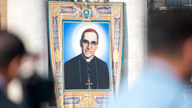 Dom Oscar Romero, um dos bispos católicos assassinados na história recente