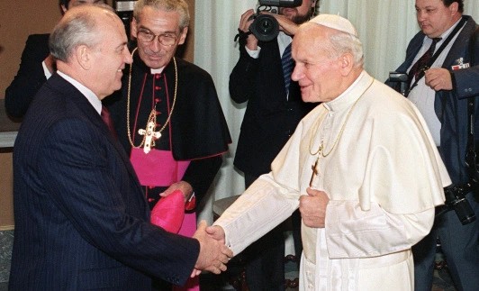 Michail Gorbachev encontra o Papa João Paulo II