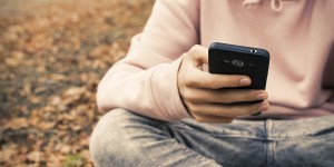 Por que você não deve dar um celular para o seu filho(a)