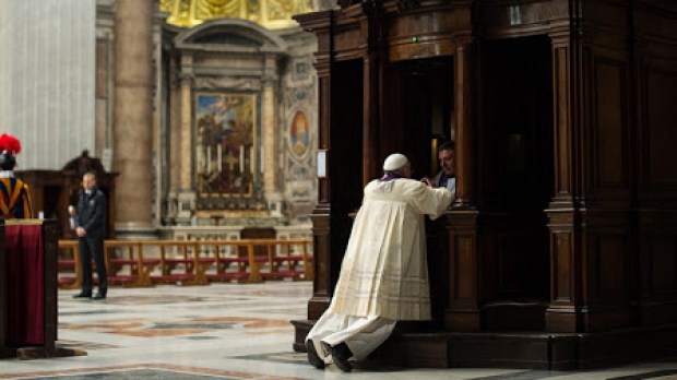 Pope Francis during a confession &#8211; AFP &#8211; ar