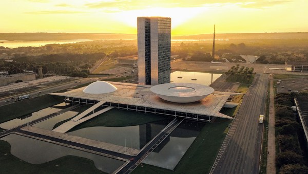 Corner Item Image - Brasil: Congresso impede governo de financiar abortos e cirurgias de mudança de sexo para menores