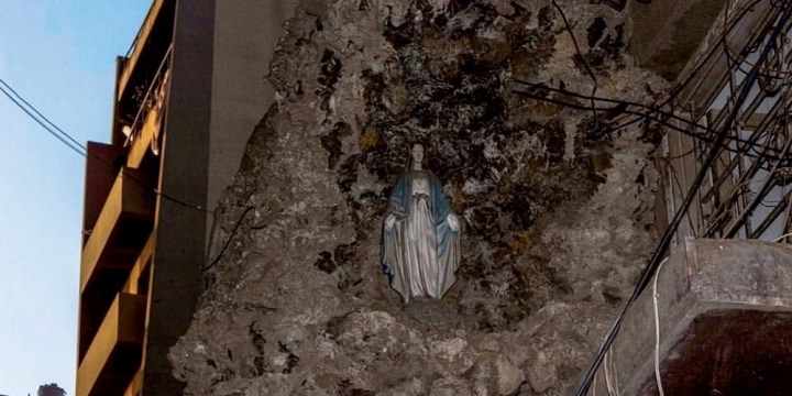 Imagem de Nossa Senhora intacta após explosões em Beirute