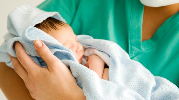 Enfermeira demitida por recusar apoio ao aborto