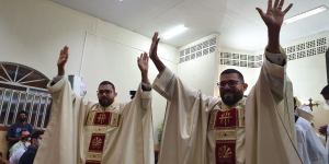 Padres gêmeos idênticos foram ordenados no Brasil: &#8220;Ele nos encontrou&#8221;