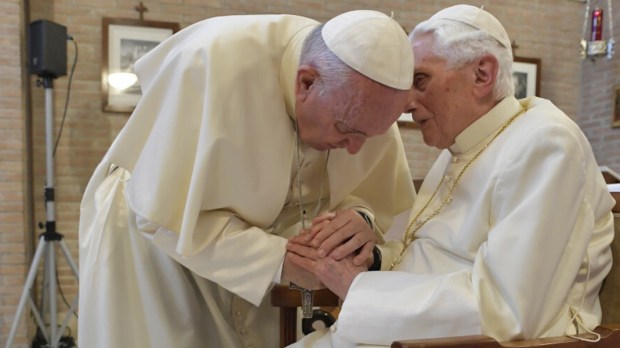 Papa Francisco e Papa Bento XVI