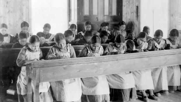 Escolas para povos indígenas no Canadá