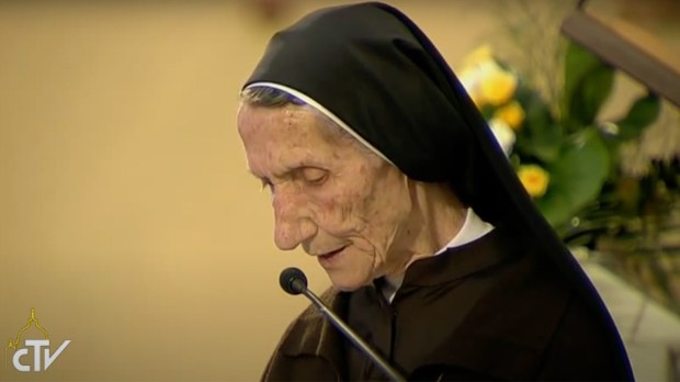 Irmã Marije Kaleta, a freira que batizava bebês escondida dos comunistas