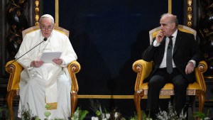 Papa Francisco em Malta lamenta "infantilismo" de líderes políticos que provocam guerras