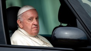 Papa Francisco encara desafios de saúde como a dor no joelho