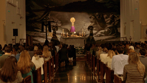 Cena do filme Vivo, um documentário sobre a Eucaristia