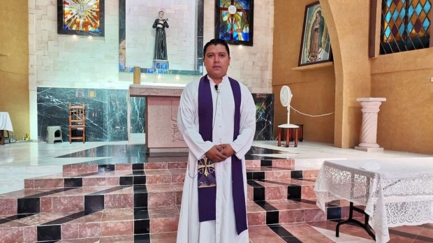 Padre Felipe Vélez Jiménez foi baleado no México