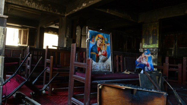 Incêndio em igreja no Egito mata dezenas de cristãos