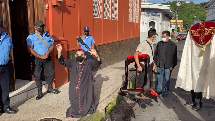 Ditadura da Nicarágua persegue padres e bispos