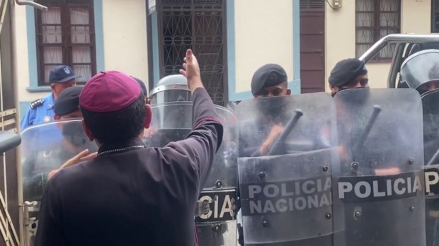 Ditadura da Nicarágua detém bispo de Matagalpa, que é um dos mais de 100 religiosos católicos sequestrados, presos ou mortos em 2022