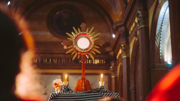 Adoration Eucharistic