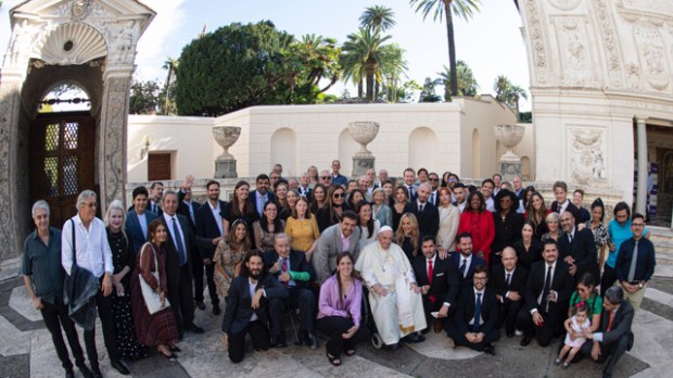 Papa Francisco recebe artistas no Vaticano