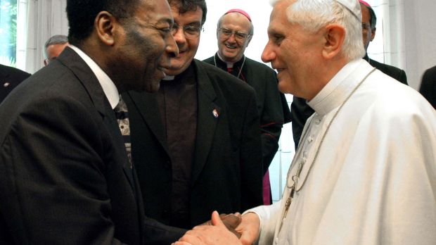 Pelé é recebido por Bento XVI em 2005 na Alemanha