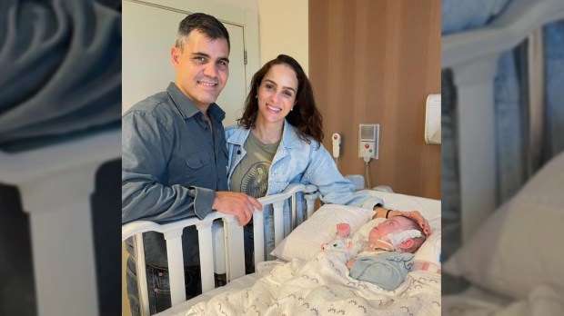 Ator Juliano Cazarré com a filha Maria Guilhermina e a esposa Letícia