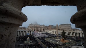 O Vaticano durante funeral do Papa Emérito Bento XVI