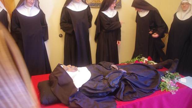 Incorrupt body of Sister Wilhelmina viewed by nuns