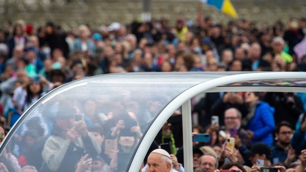 Pope Francis arrives for his weekly general audience - Flag of Ukraine
