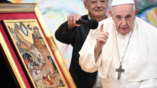 Pope-Francis-talks-about-a-good-samaritan-painting-during-a-meeting-with-young-members-of-Scholas-Occurentes